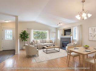 5723 Nickerson Rd, Sechelt, BC V7Z0M4