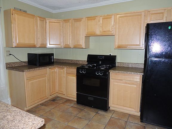 5th image of 810 N 13th St