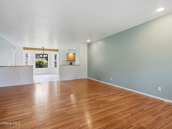 4th image of 922 E Honeysuckle Glen Ct