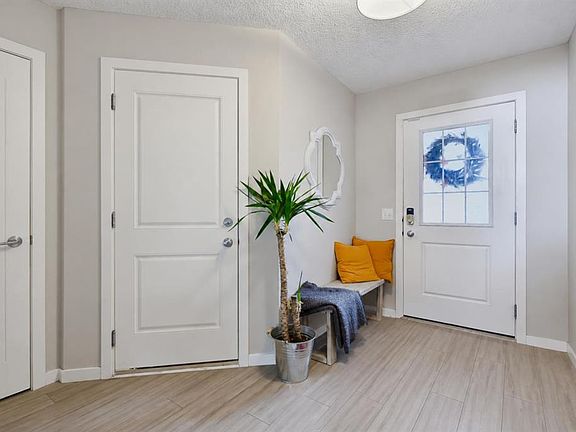 4th image of 101 E Sunset Dr #627