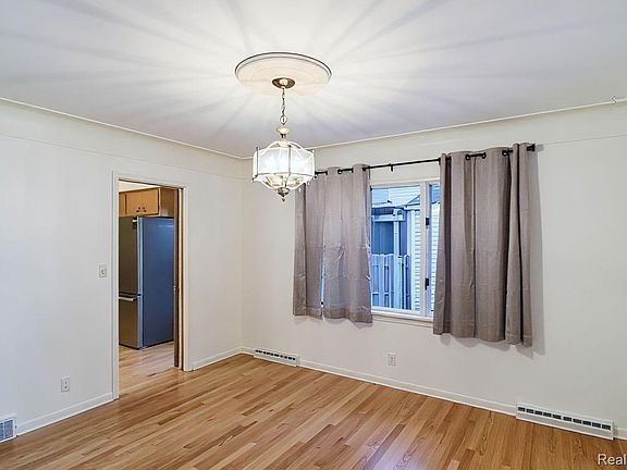 5th image of 734 N Monroe St