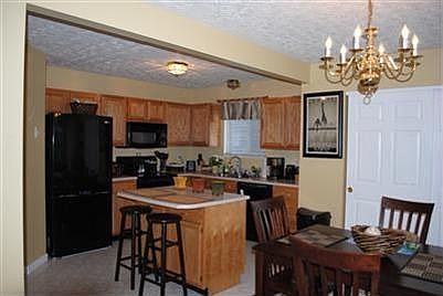3rd image of 2338 Antoinette Way
