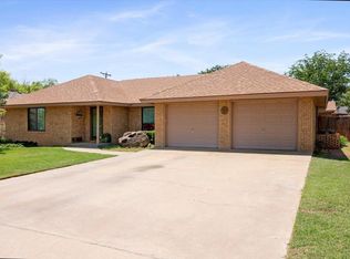 2034 Buffalo Dr, Levelland, TX 79336