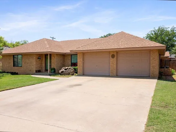 2034 Buffalo Dr, Levelland, TX 79336