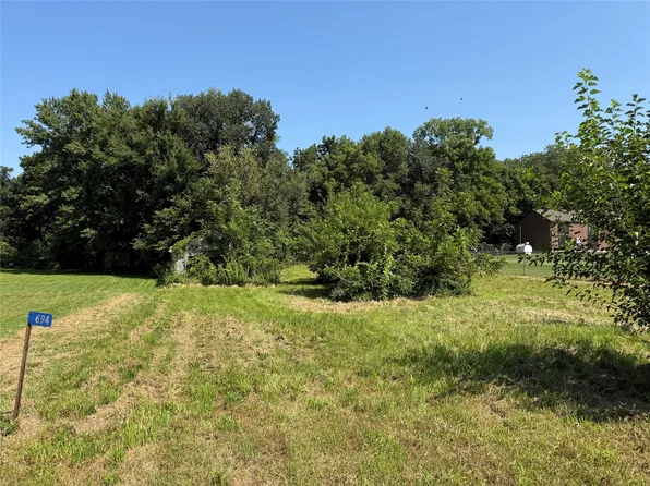 694 Hazel Ave, Newton, IA 50208