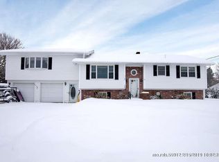 12 Kevin St, Lewiston, ME 04240