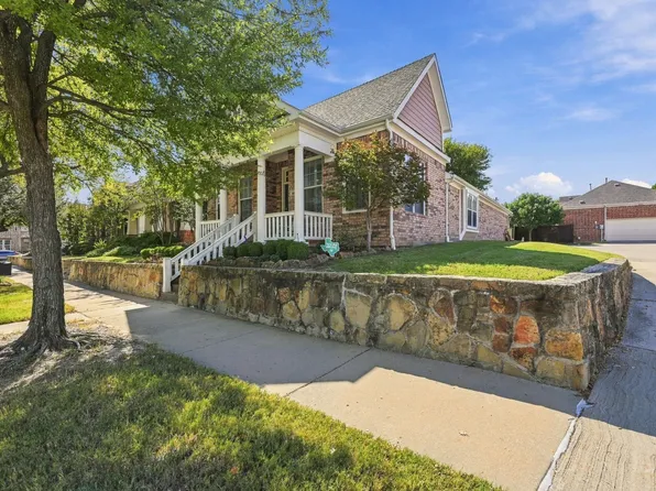 6033 Roaring Springs Dr, North Richland Hills, TX 76180