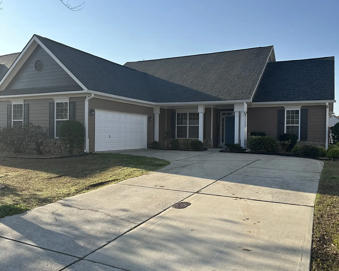 4 bed, 2.0 bath, 2476 sqft, $2,500 — Photo 2