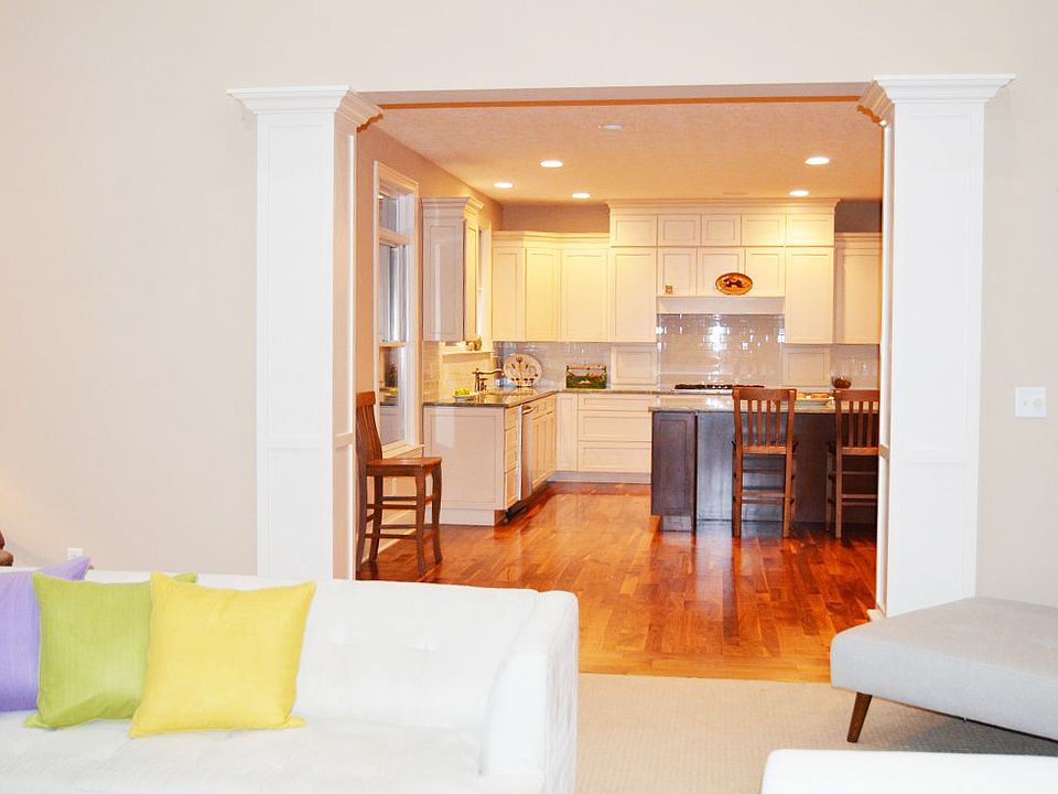 1st image of 448 Glyn Tawel Dr