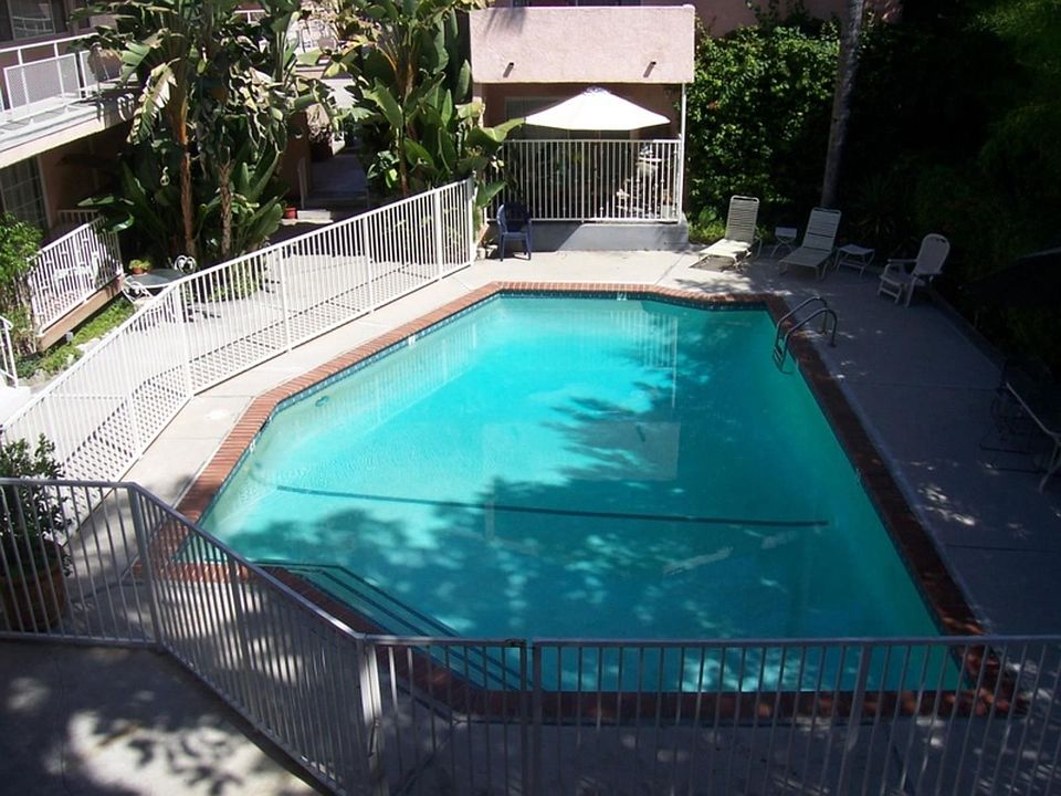 2nd image of 14332 Riverside Dr APT 2
