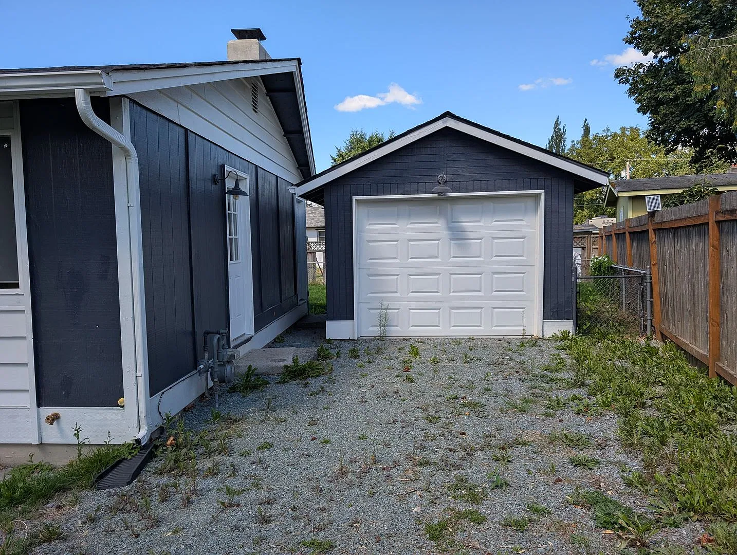 1318 Railroad Avenue — Photo 2