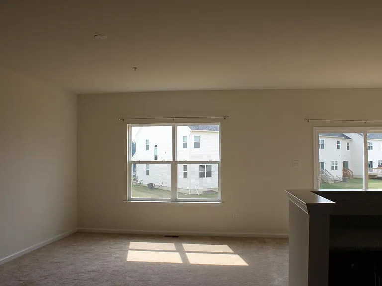 976 King Way — Photo 7