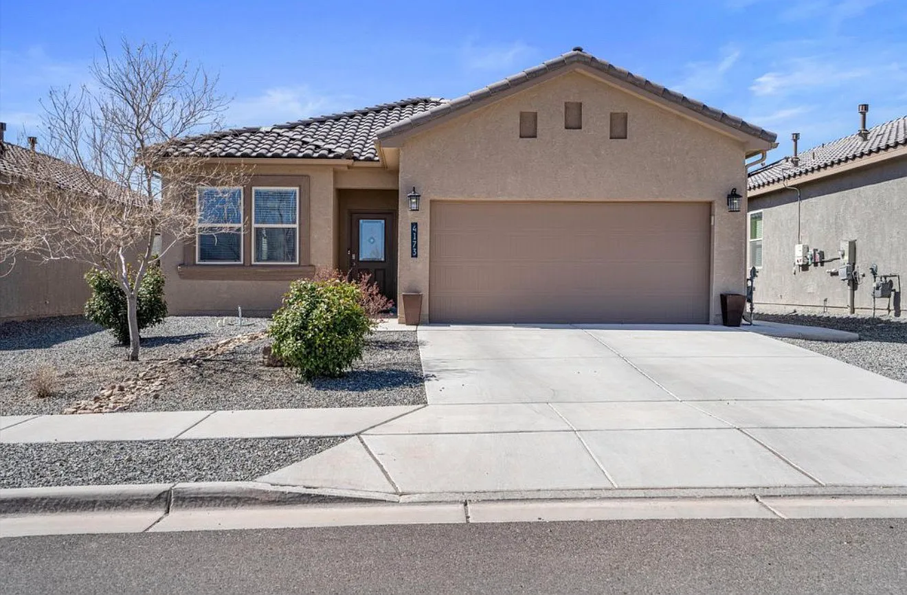 3 bed, 1269 sqft, $2,400 — Photo 1