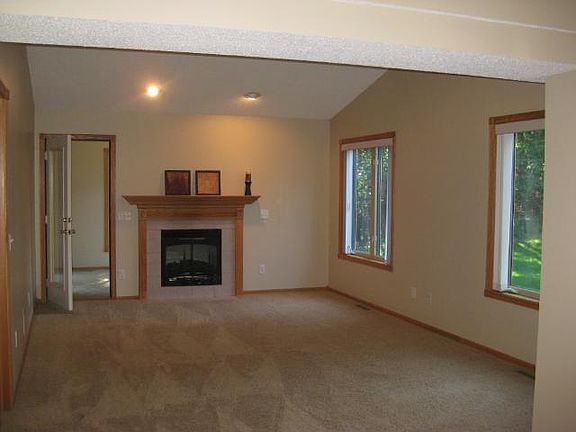 5th image of 5872 Oxboro Ave N