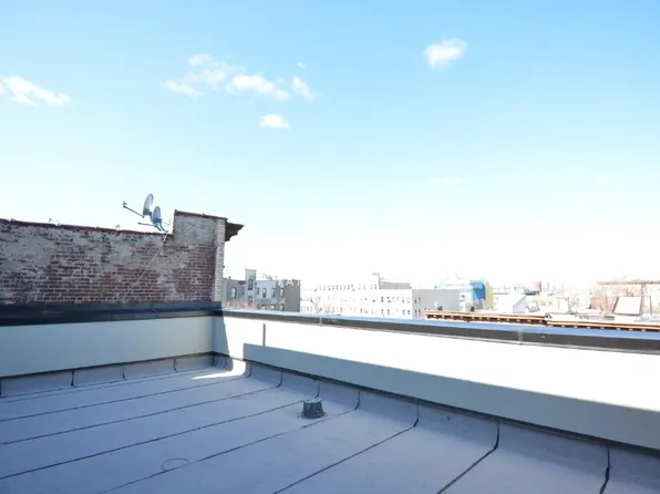 806 Saint John's Place image 1 of 16