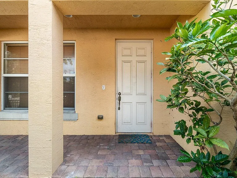 811 S Federal Hwy #1 — Photo 4