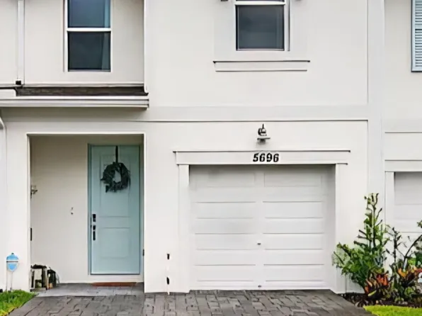 5696 SE Edgewater Circle, Stuart, FL 34997