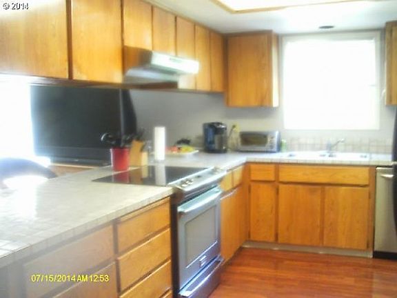 4th image of 121 NE Debra Ct