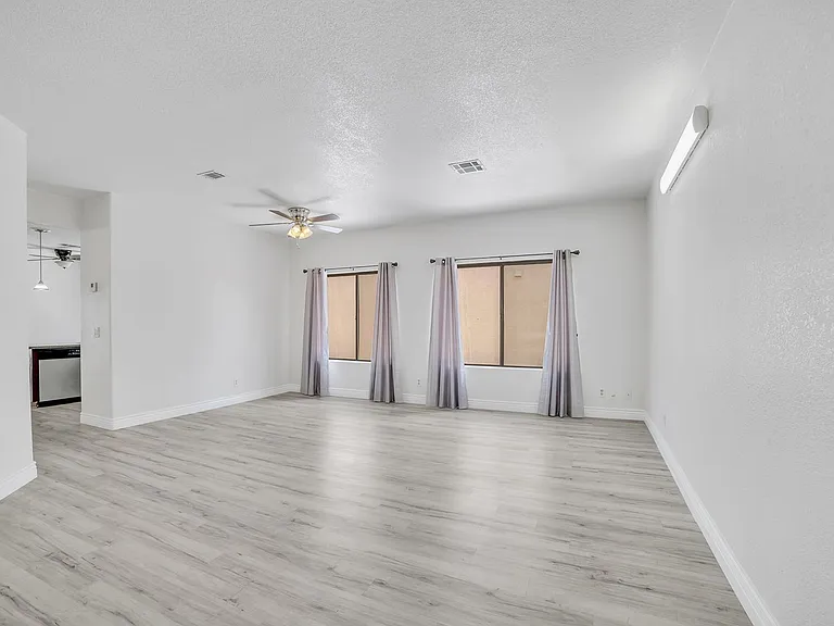 2304 Chatfield Dr — Photo 9