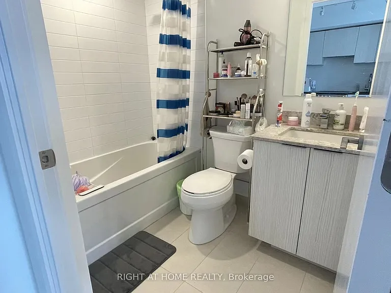 501 Yonge St #2206 — Photo 6