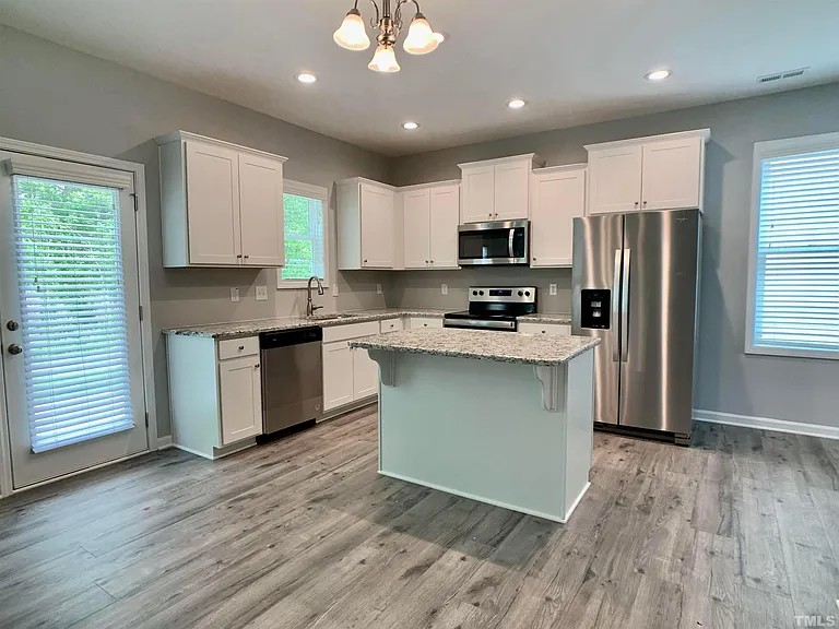 141 Diploma Dr — Photo 6