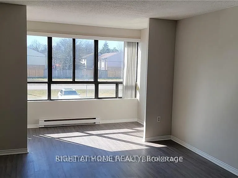 1600 Adelaide St N #202 — Photo 4