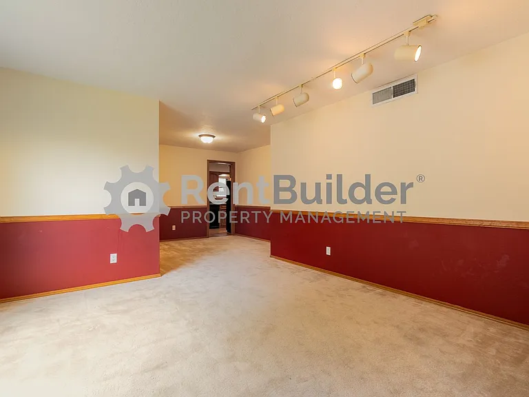 7617 Union St NE — Photo 3