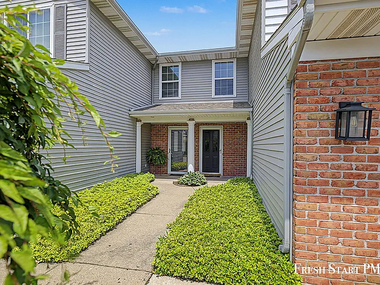 4051 Rivertown Ln SW — Photo 2