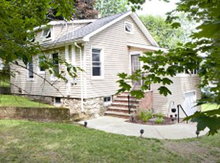 22 Skytop Rd, Newton, NJ 07860