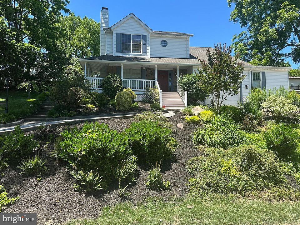 1st image of 15 Ridge View Dr