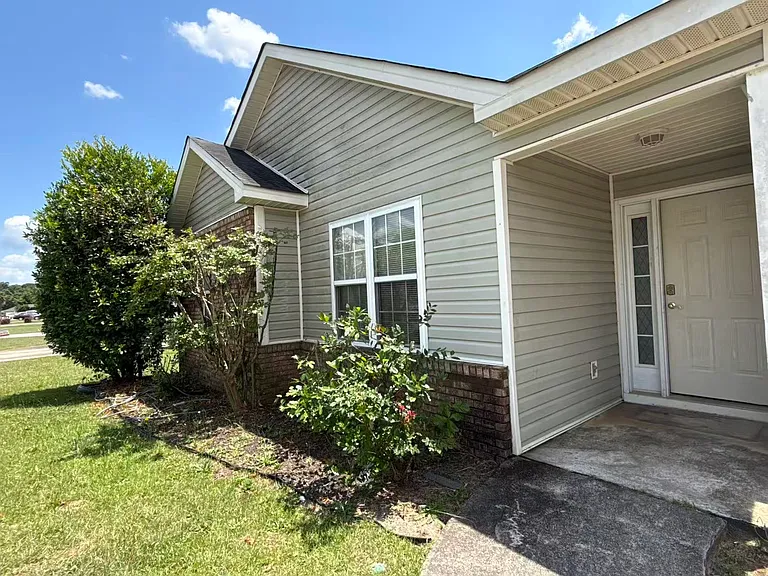 203 Camelot Pl — Photo 4