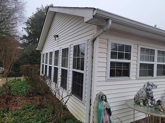 3rd image of 822 Franklin Ave