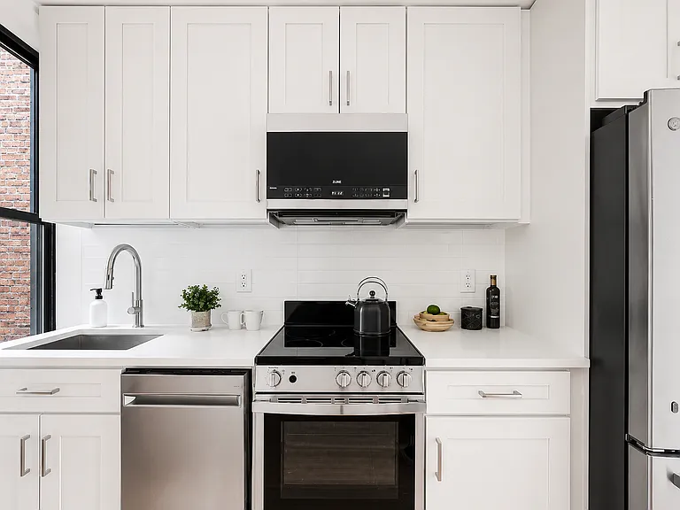 168 Sumpter St #2L — Photo 3