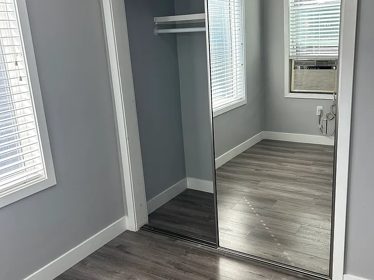 2617 1/2 Hillcrest Dr — Photo 8