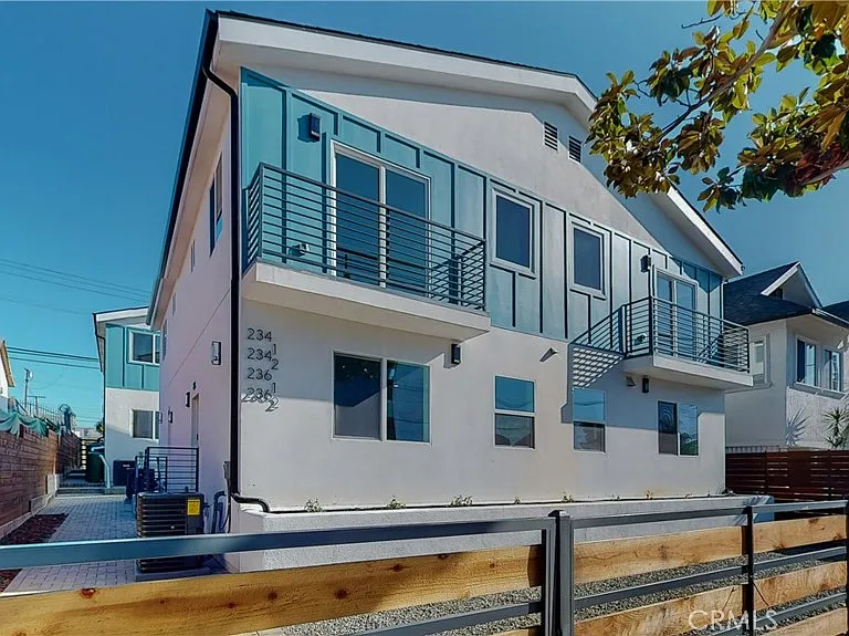 236 N Burlington Ave — Photo 4
