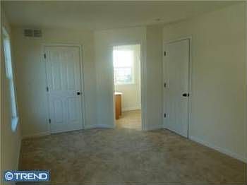 4th image of 406 E 10th St