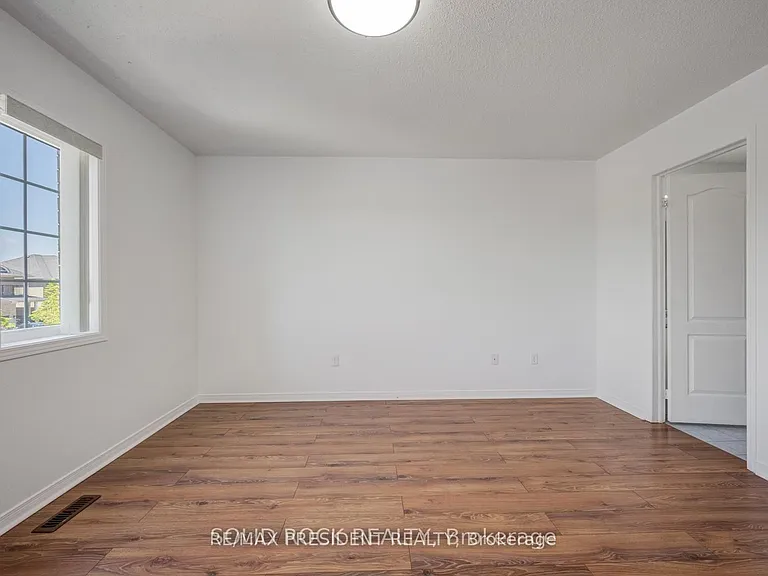 15 Roundstone Dr — Photo 23