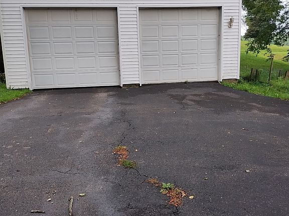2nd image of 1112 Carr St
