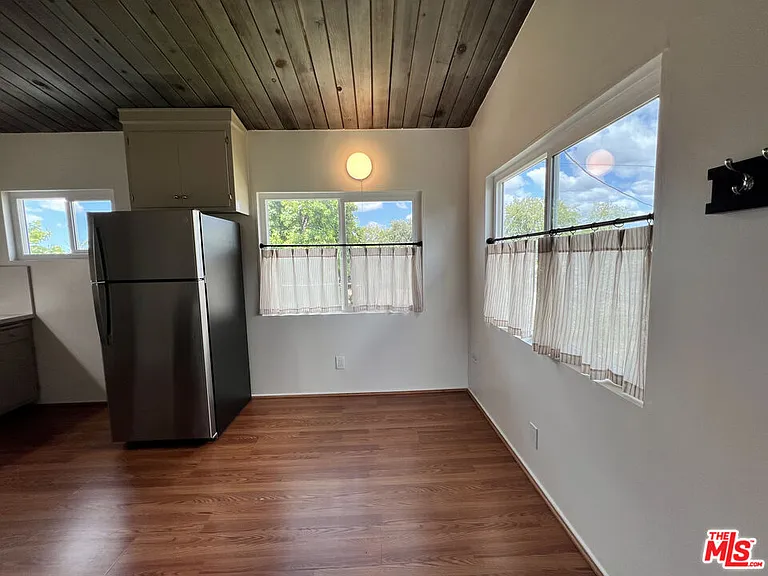 2215 Orange Grove Ave — Photo 9