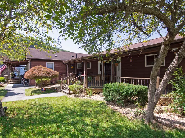 133 Pine St, White Sulphur Springs, WV 24986