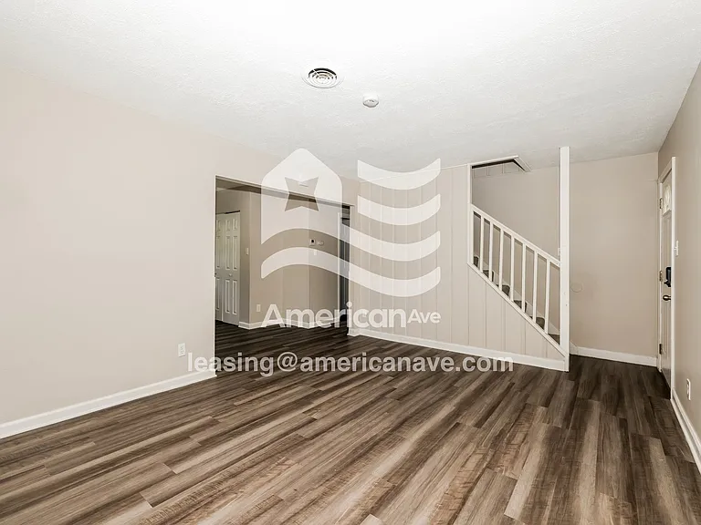 1862248_005_living_room_14002426.jpg