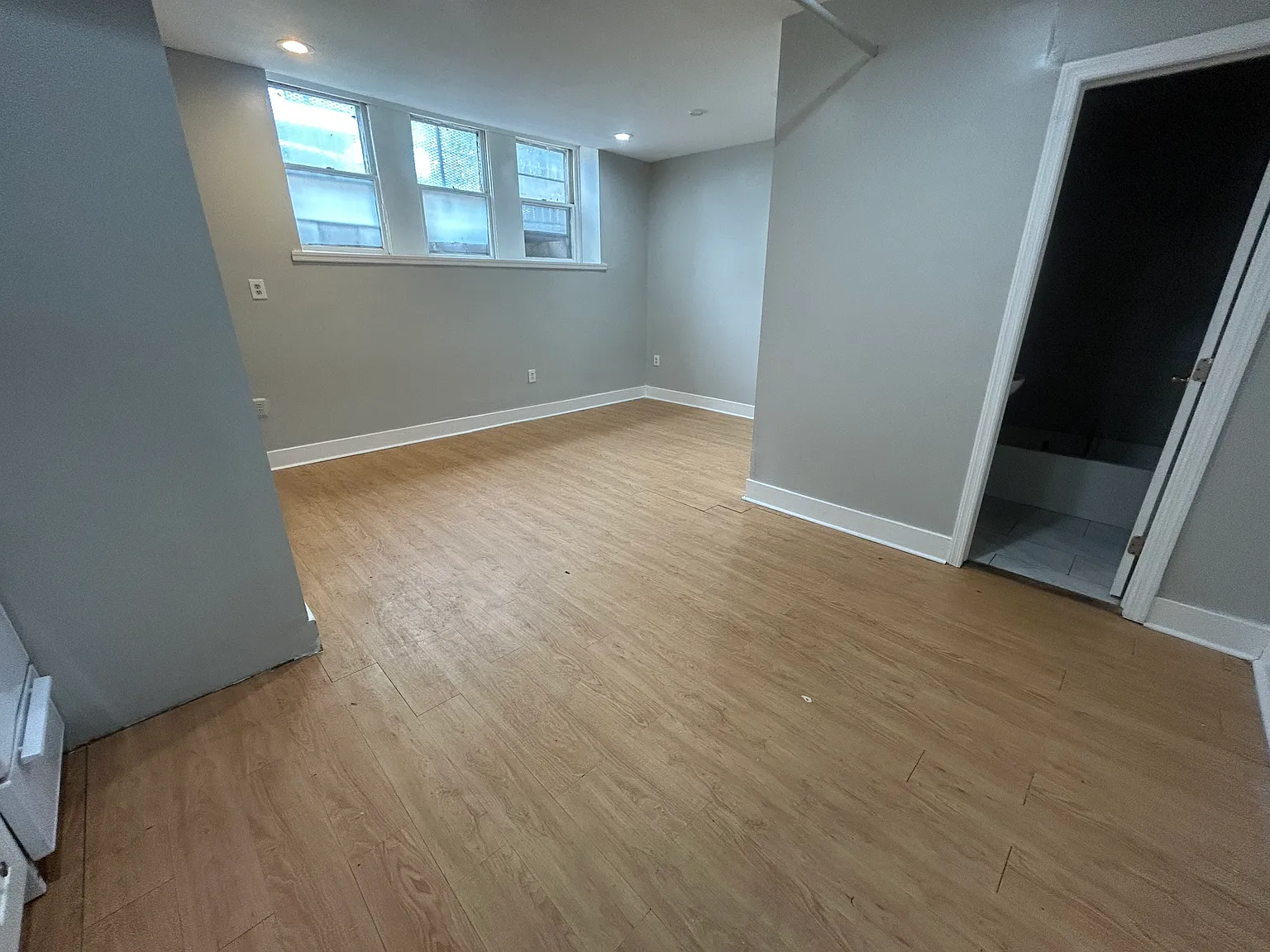 Studio, $890 — Photo 4