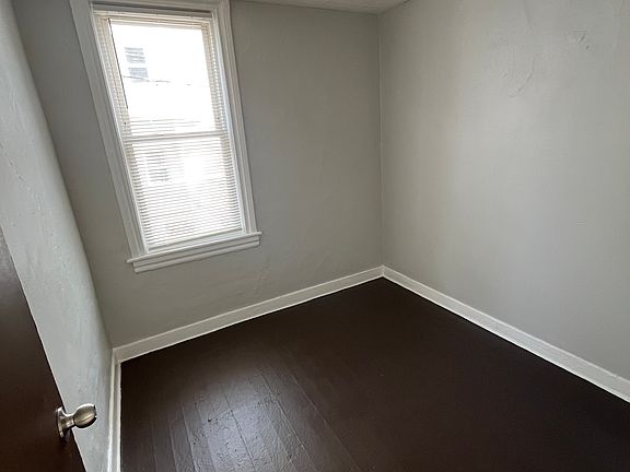 5th image of 8 Audrey St APT 13