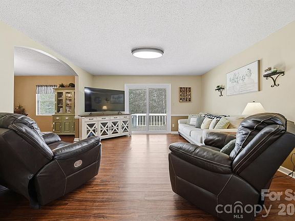 3rd image of 2735 Sides Ave