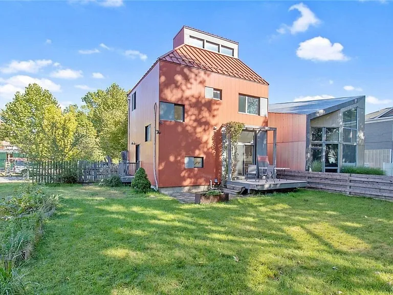 621 Otisco St — Photo 36