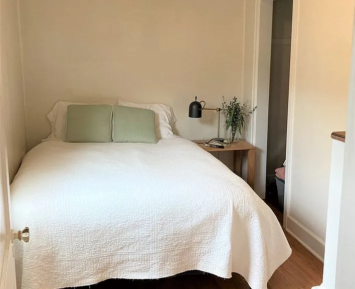 West Coast Arms Apartments — Photo 10