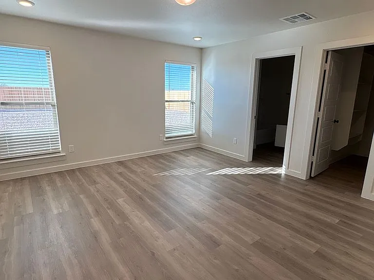 2132 Langford Ave — Photo 4
