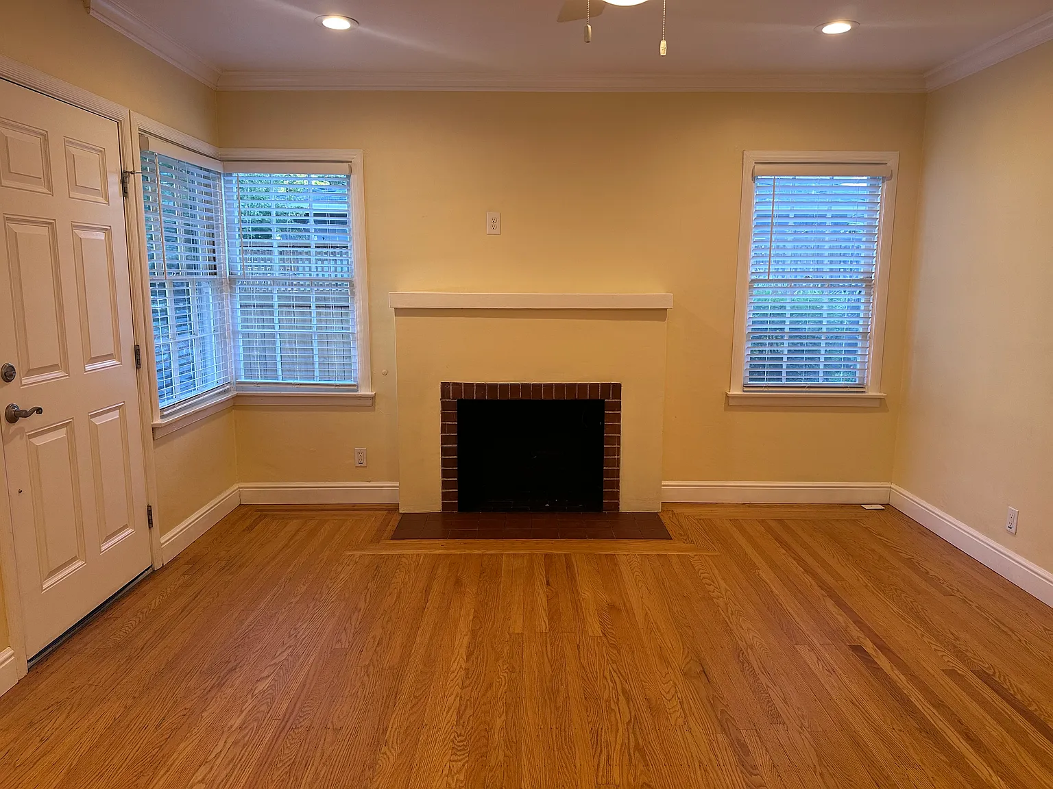2 bed, 868 sqft, $3,050 — Photo 3