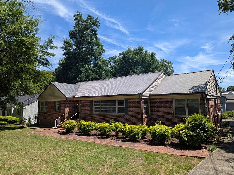 610 W Charlton St — Photo 1