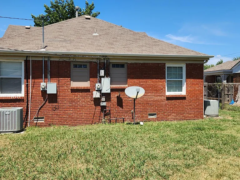 1308 SW 38th St — Photo 22